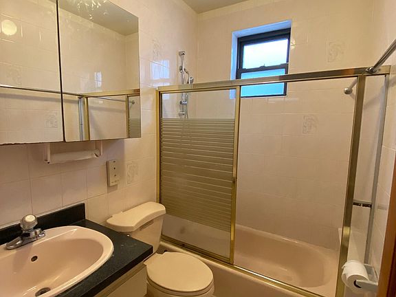 2nd image of 216 Bay 32nd St #2