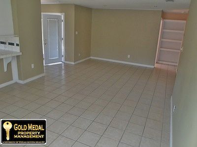 5th image of 932 Holly St