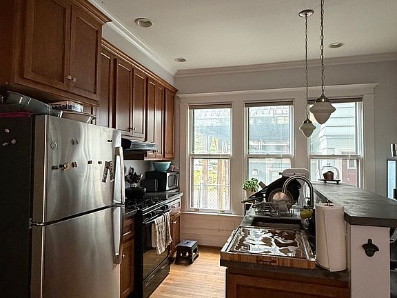 4th image of 504 Whitney Ave #1