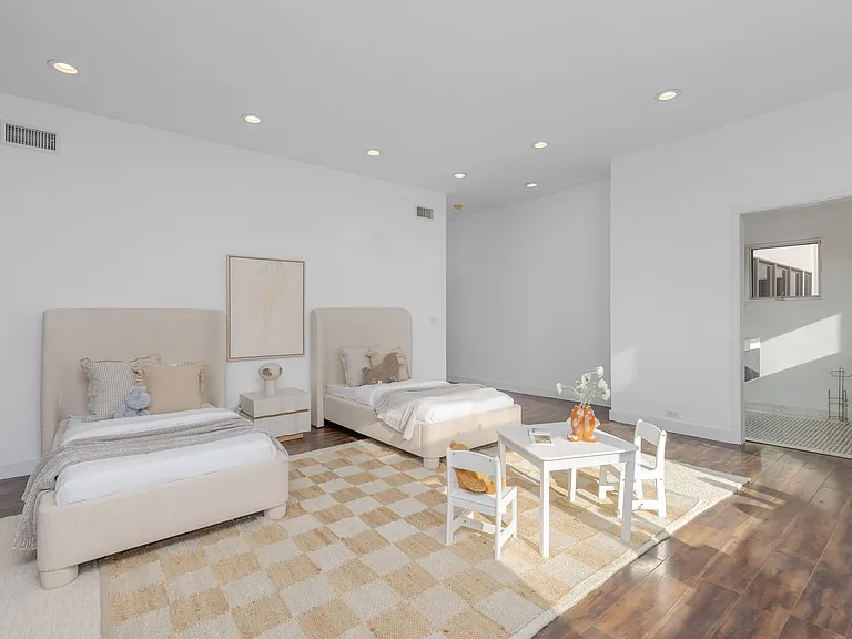 Pinnacle Pl — Photo 31