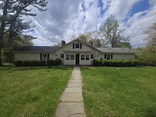 12 Mark Ln #D Photo 1 12 Mark Ln #D Photo 1