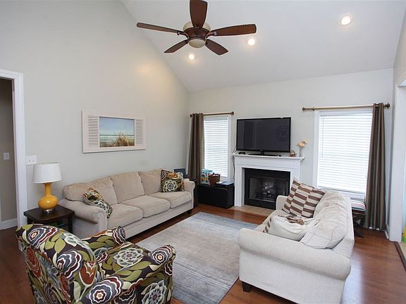 3rd image of 1826 Bellshire Way