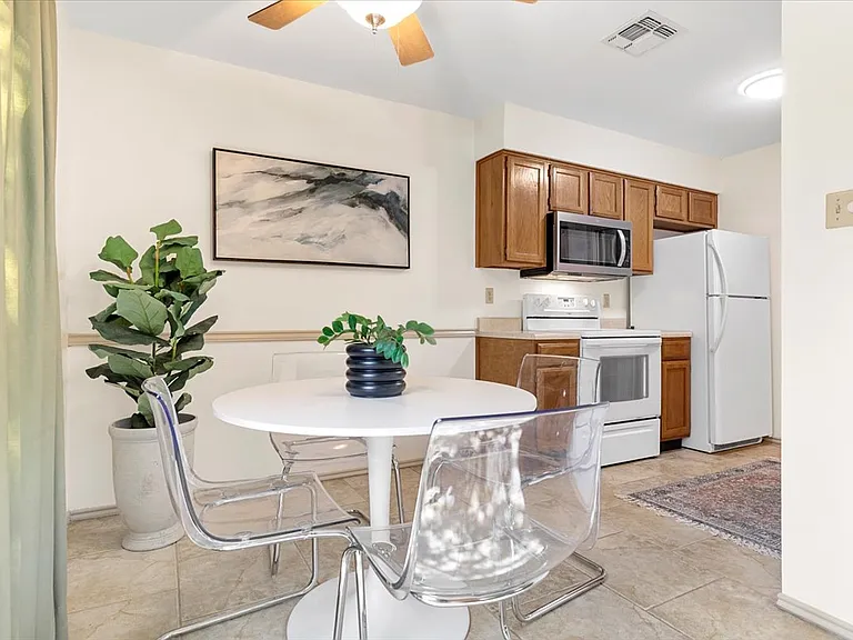 900 Taulbee Ln — Photo 9