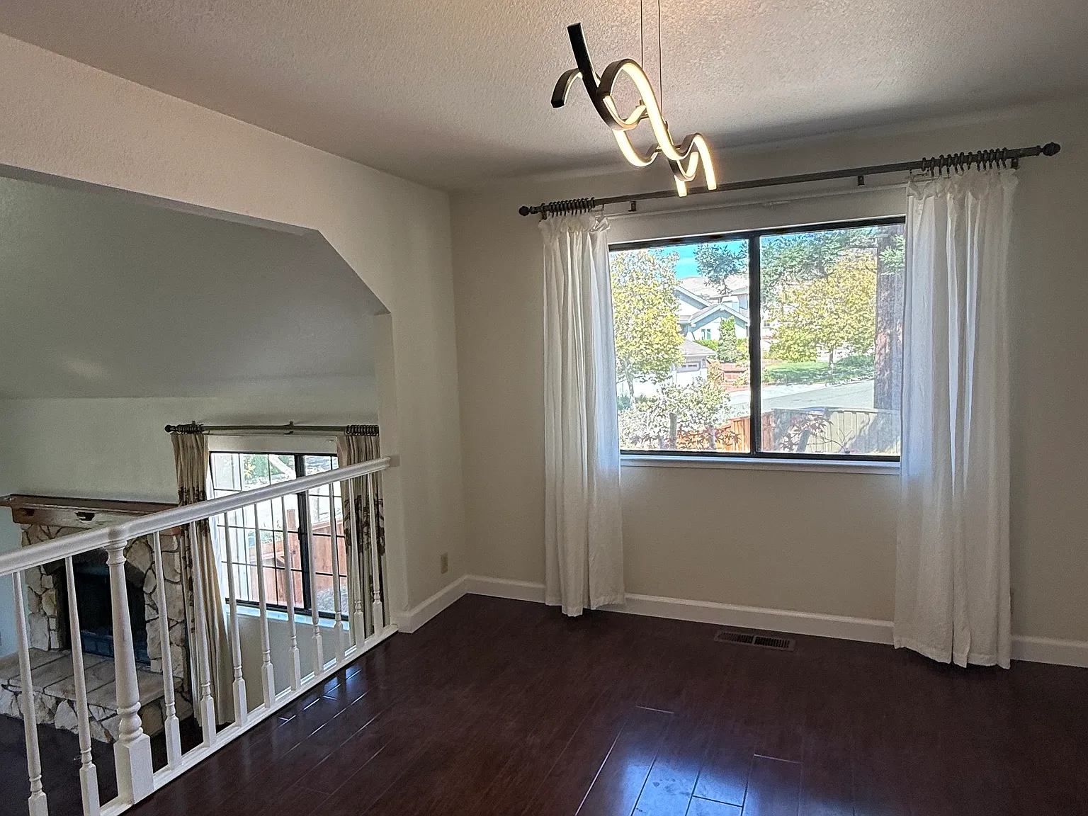 4 bed, 2700 sqft, $5,900 — Photo 2