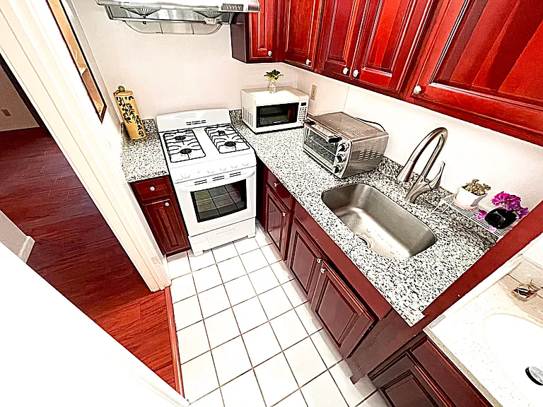 Lydia Ave — Photo 2
