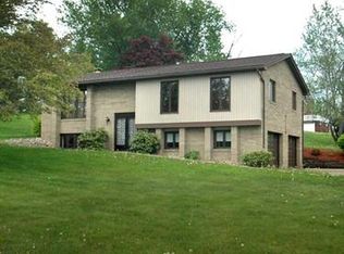 111 Burbank Dr, Irwin, PA