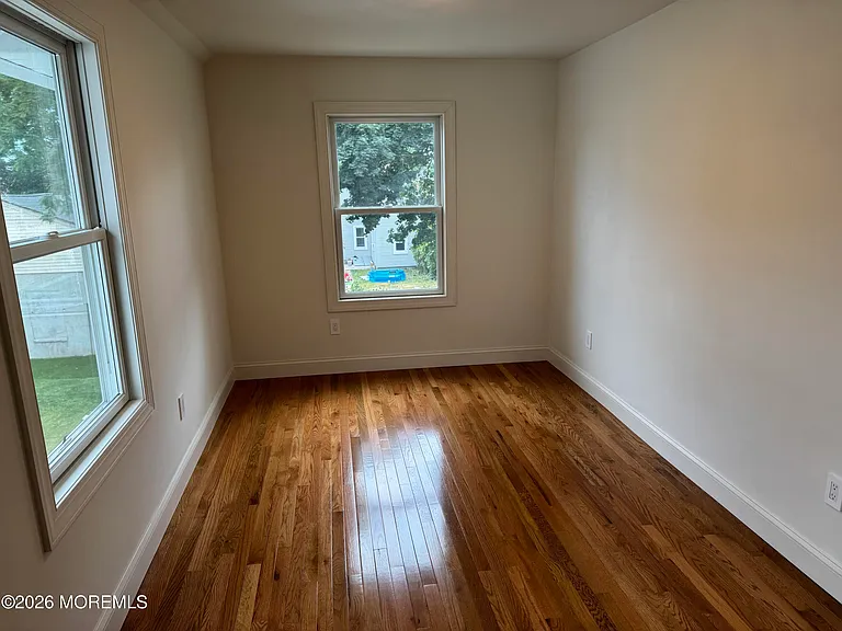 13 Locust Ave — Photo 15