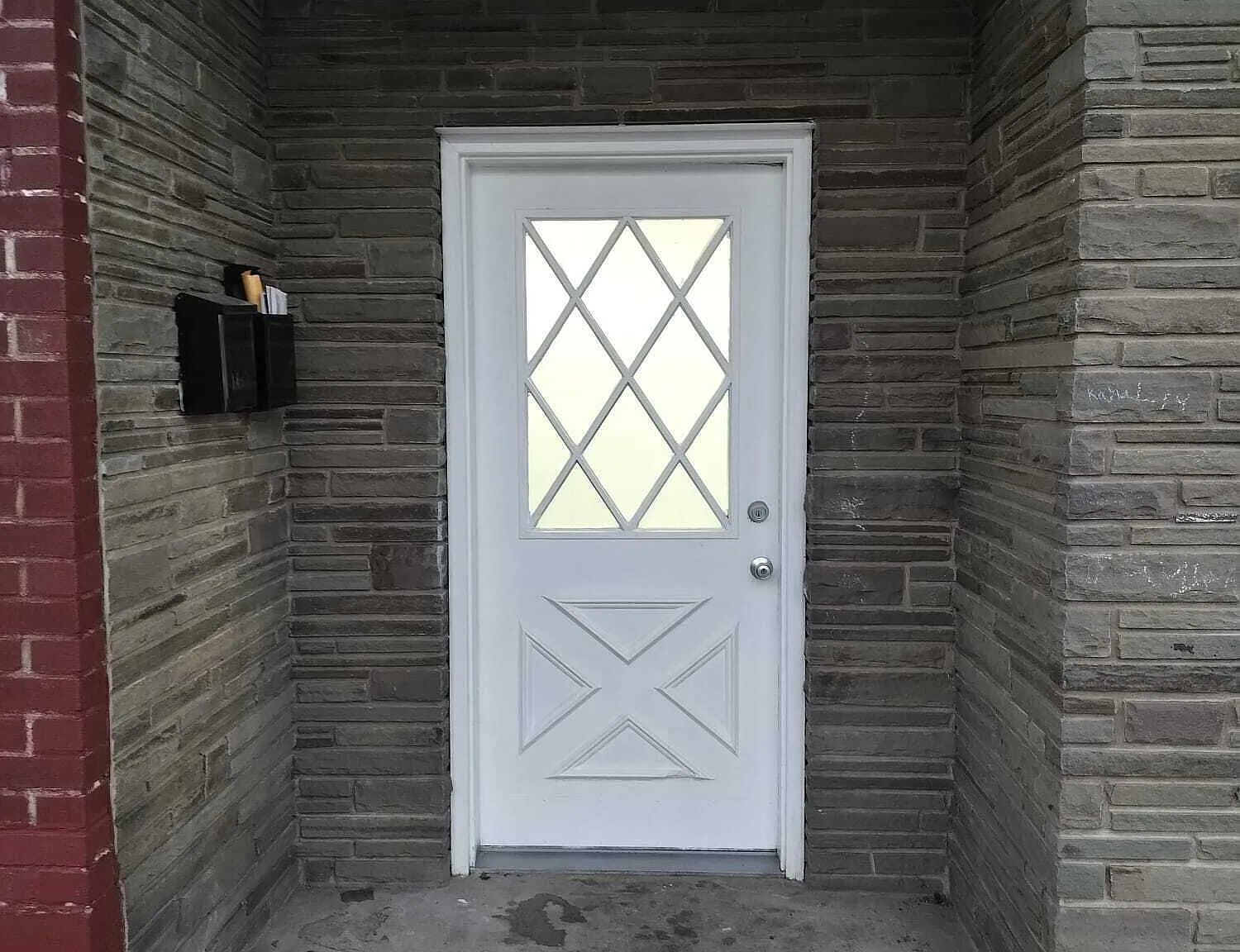 3 bed, 1.0 bath, 3500 sqft, $1,350 — Photo 2