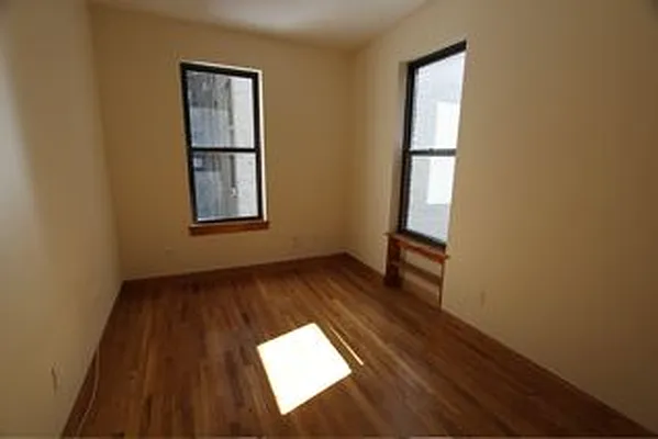 Rented by Robyn Lee, LREB | media 9