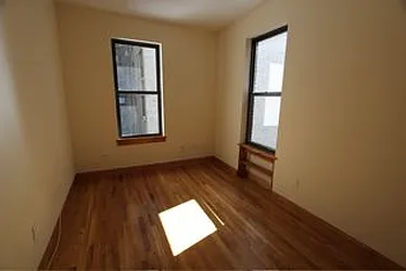 Rented by Robyn Lee, LREB