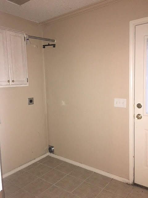 2nd image of 555 Kirkland Ln
