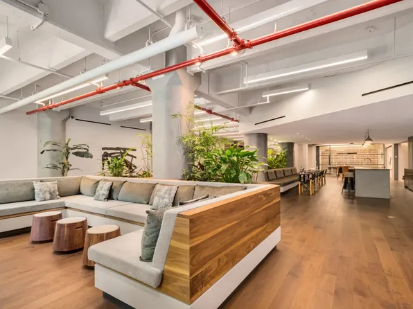 184 Kent Avenue image 10 of 16