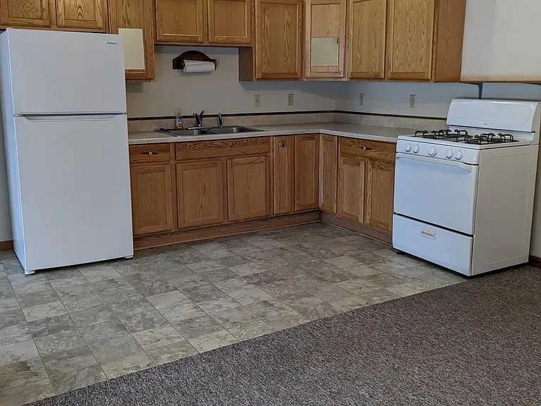 421 Elm St — Photo 1