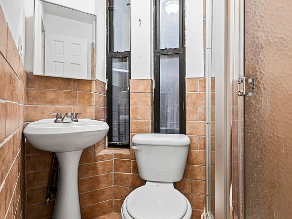 4th image of 191 Henry St #12B