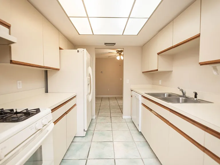 47 Bogart Pl — Photo 8