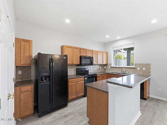 4th image of 2307 SUNSET BLUFF Drive