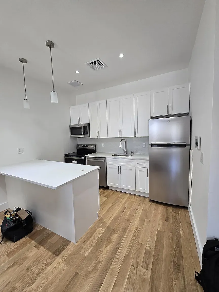 9 Grant Avenue — Photo 1