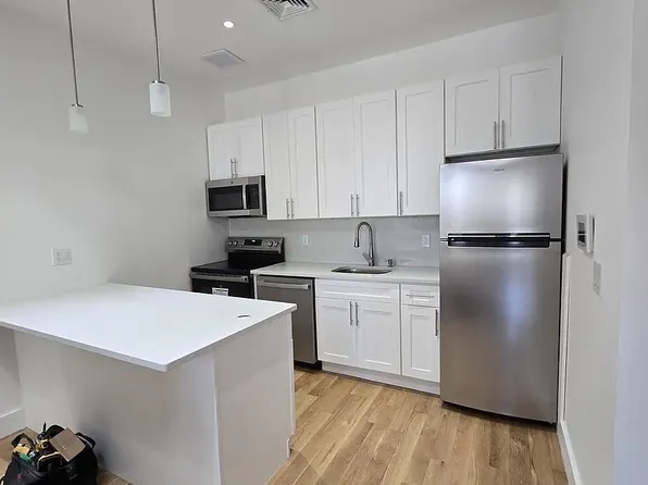 9 Grant Ave APT 2R, Brooklyn, NY 11208