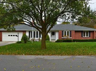 930 Lyn Rd, Bowling Green, OH 43402