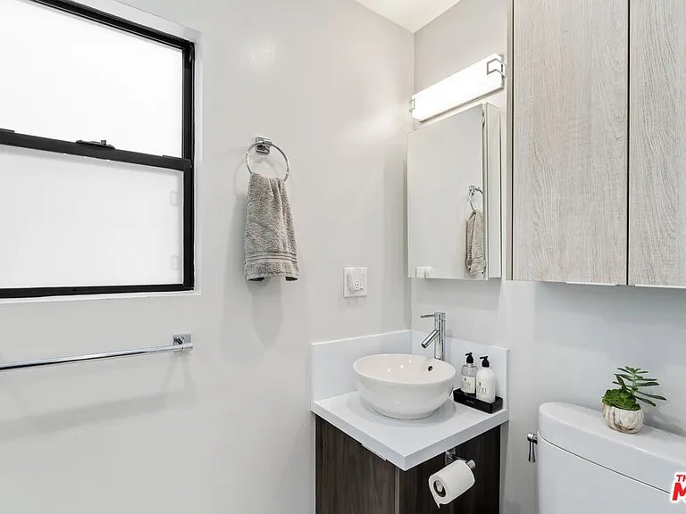 6459 Rodgerton Dr — Photo 41
