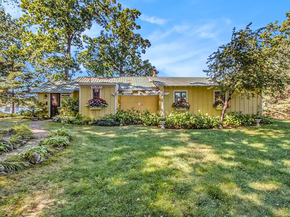 7245 Lake Shore Dr, Chelsea, MI 48118