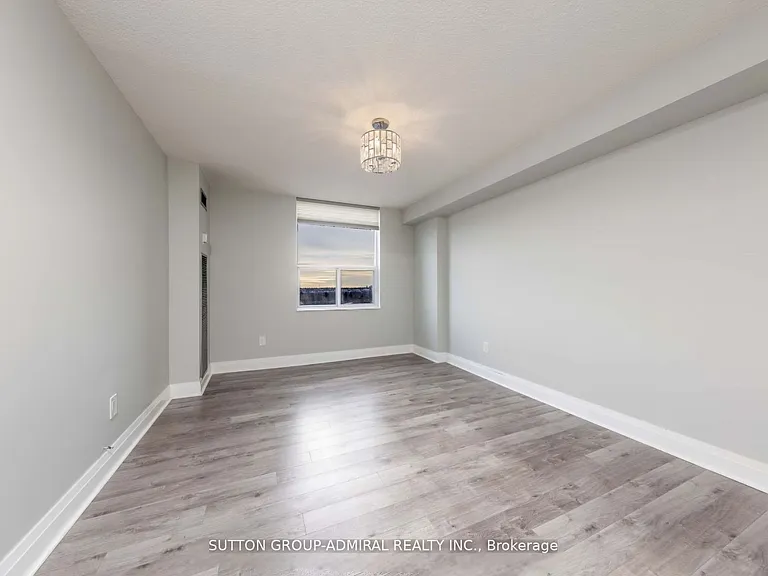 50 Inverlochy Blvd #1005 — Photo 14