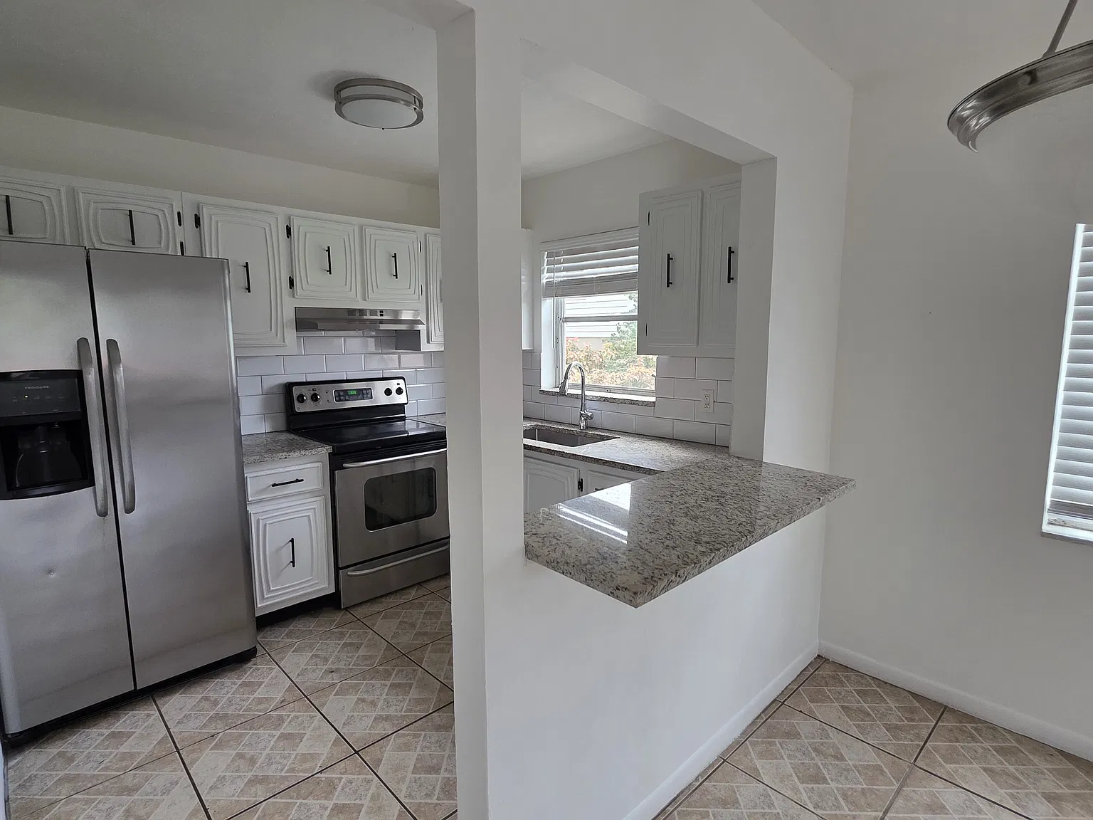 2 bed, 802 sqft, $1,975 — Photo 3