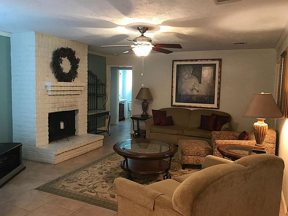 1st image of 1427 Pinecroft Dr