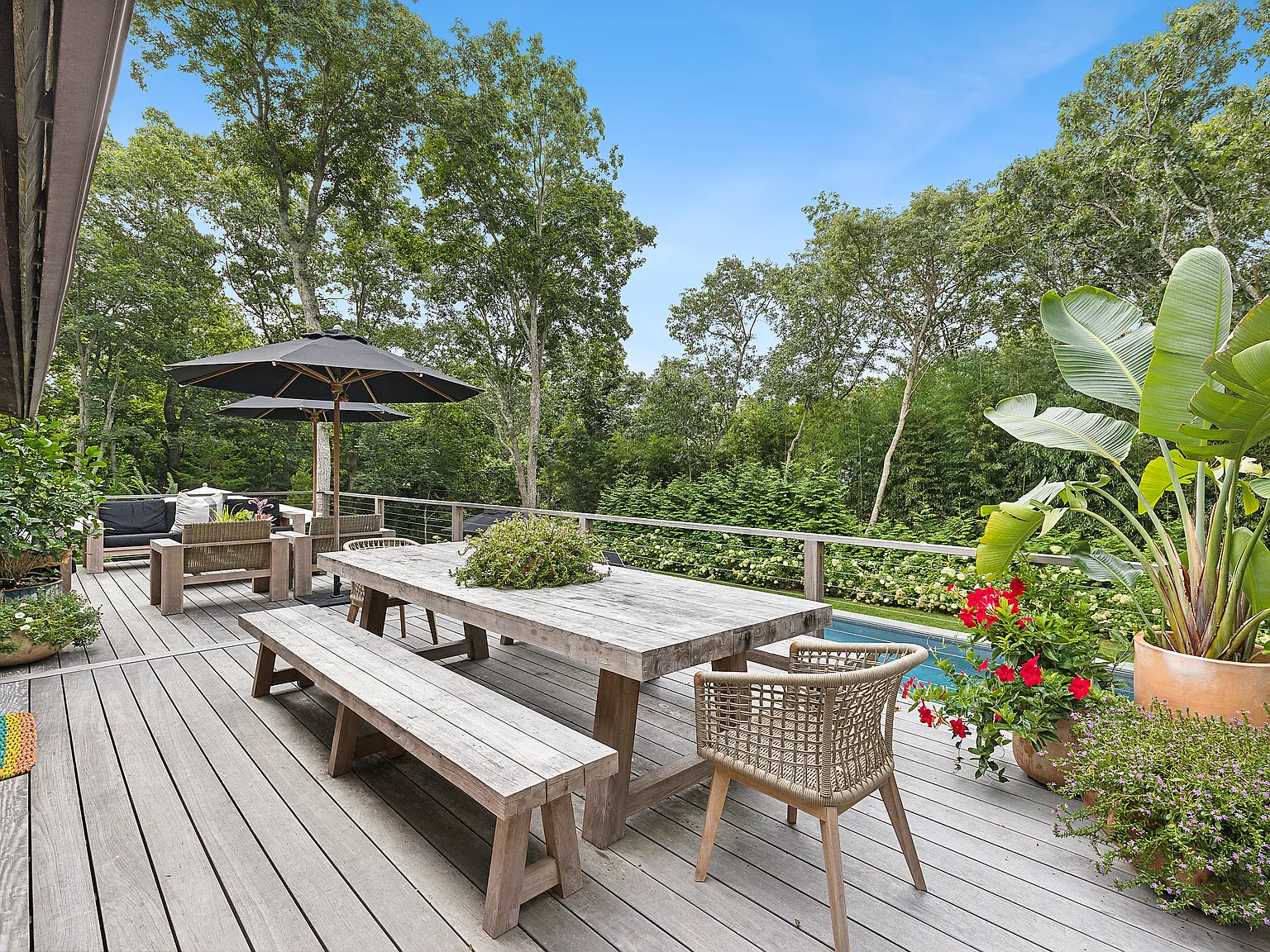 Coastal Retreat Near Gardner's Bay — Photo 4