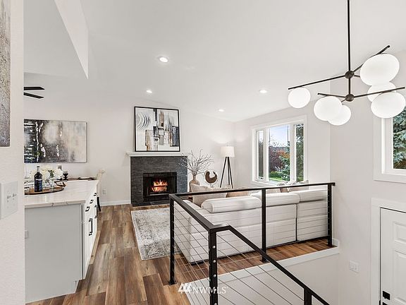 Just wow your guests with these soaring vaulted ceilings and quality finish throughout!