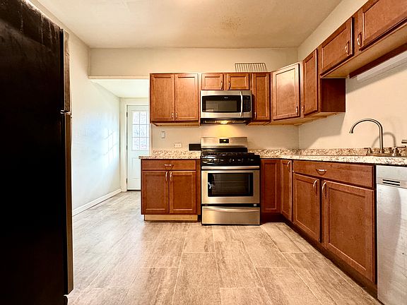 4th image of 1057 W 8th St