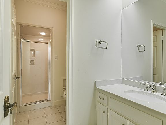 2nd image of 4000 Belmont Park Dr