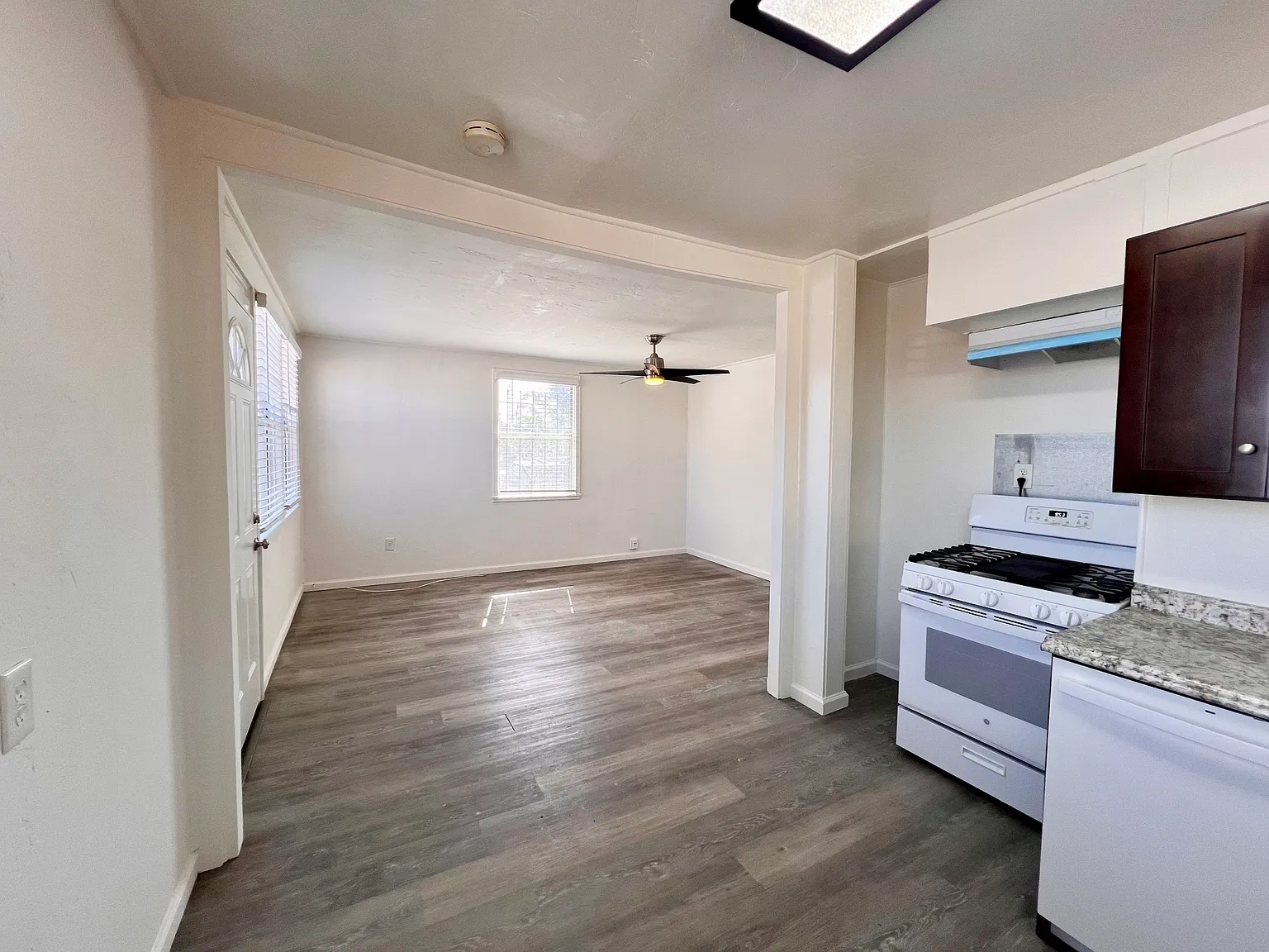 2 bed, 900 sqft, $2,295 — Photo 4