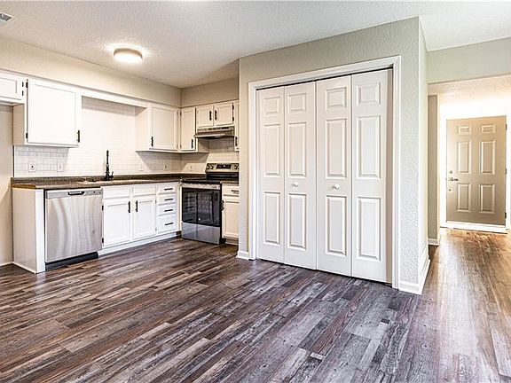 5th image of 6050 NE Moonstone Dr