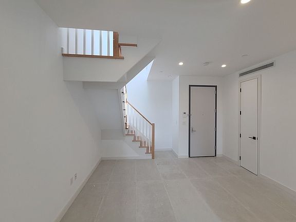 2nd image of 722 Hinsdale St Penthouse 2