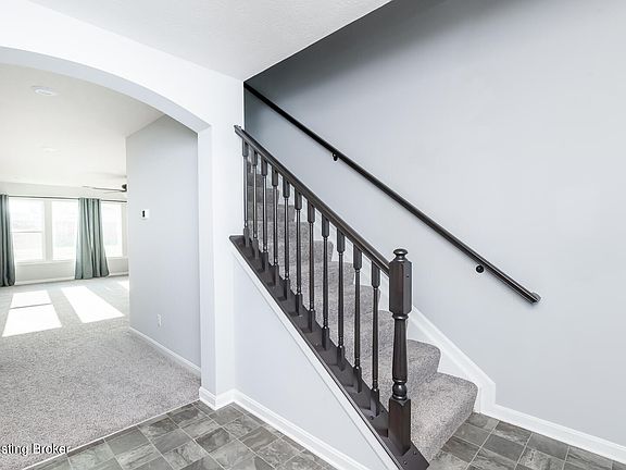5th image of 320 Bridlewood Dr
