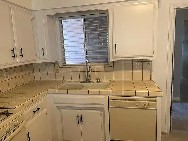 1730 S Demaree St — Photo 3