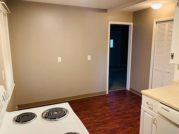 5th image of 23292 Williams Ave