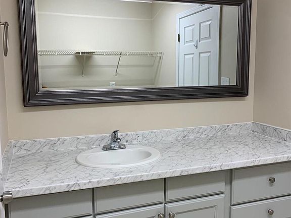 5th image of 179 Garnet St