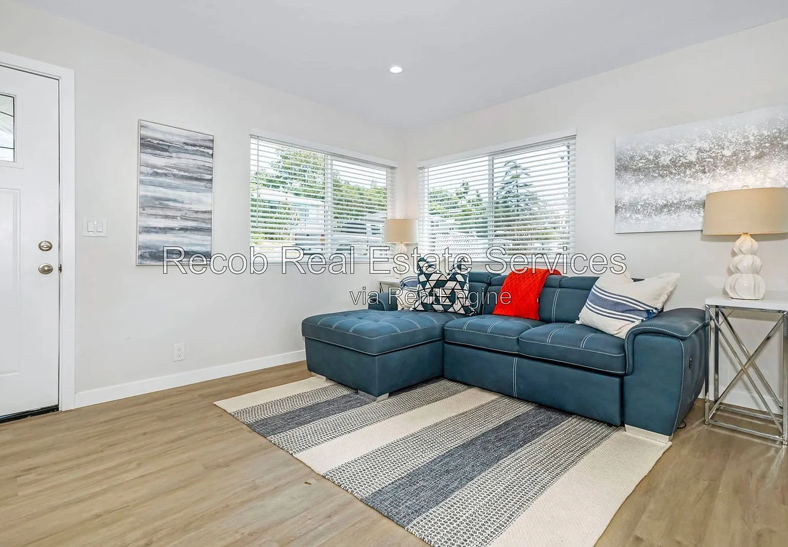 3 bed, 2.0 bath, 900 sqft, $3,595 — Photo 3