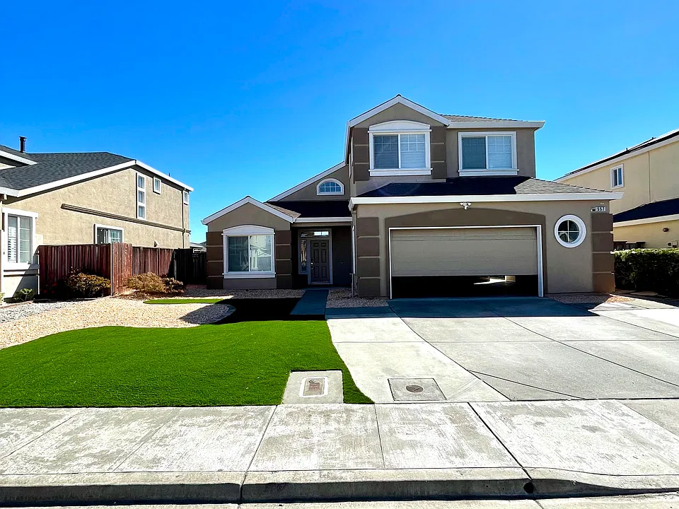 557 Canyon Meadows Dr