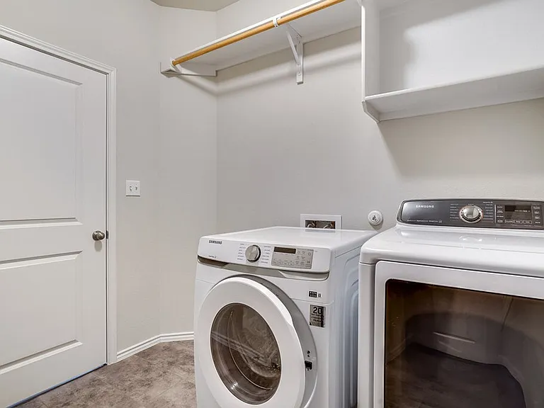 3401 Pauling Loop — Photo 17