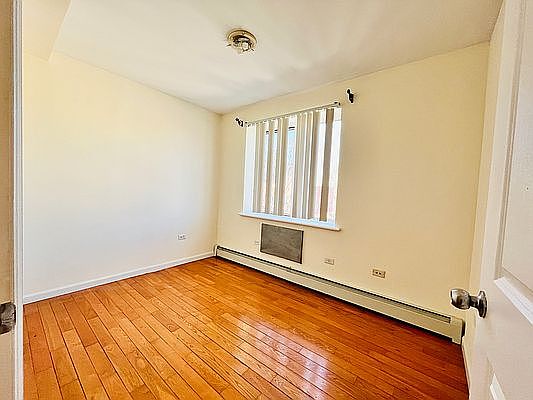 2nd image of 114 Bay 49 St #4
