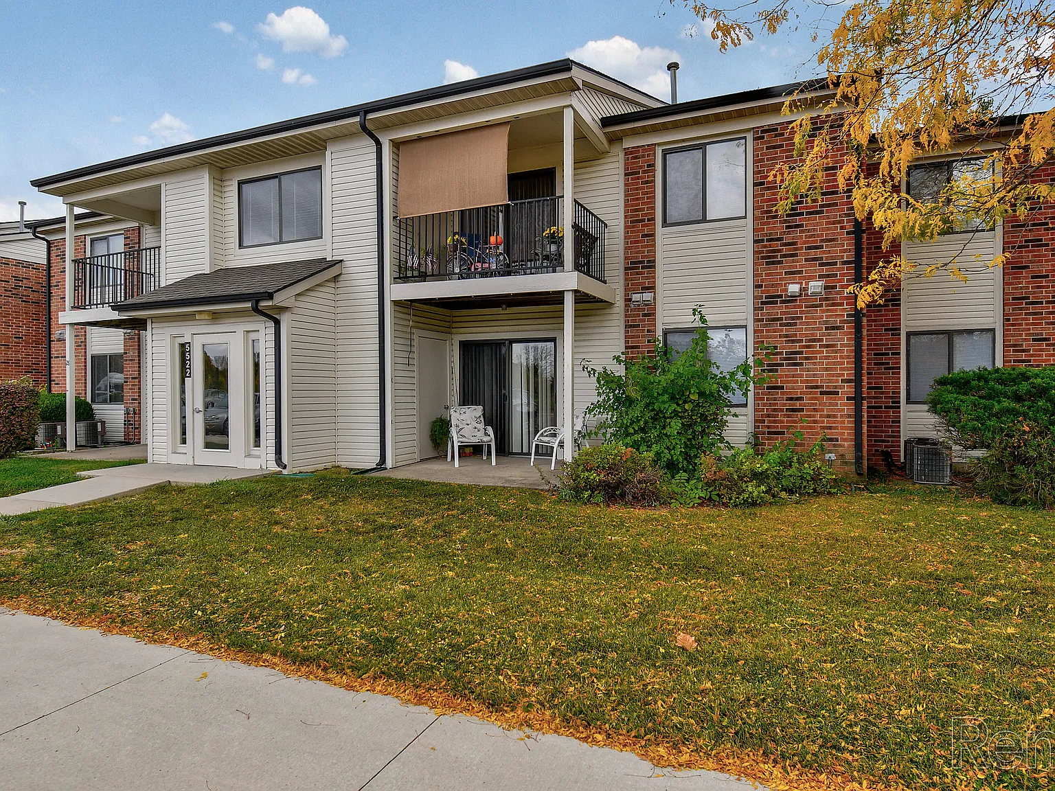 Hickory Knoll Apartments — Photo 1