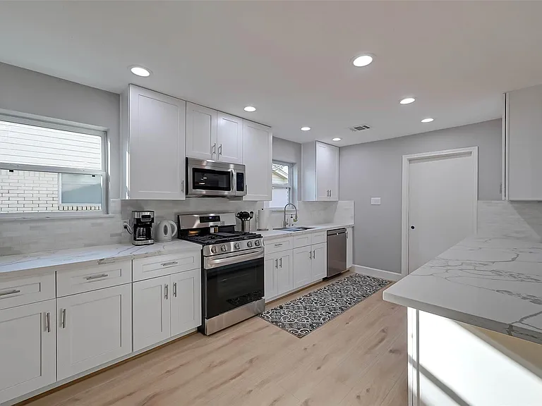 5522 Caversham Dr — Photo 5