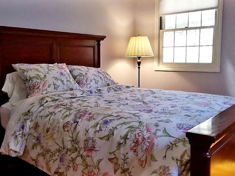 South BR / Queen bed