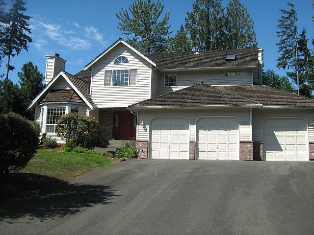 Nice 4bdrm/2.5bath/3car