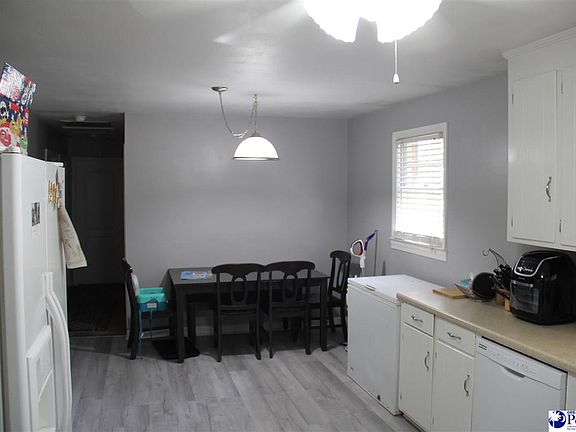 3rd image of 1027 E Lake Dr