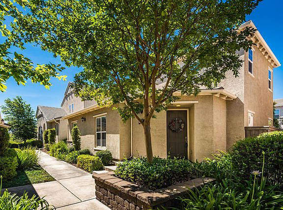 2nd image of 224 Chambord Way