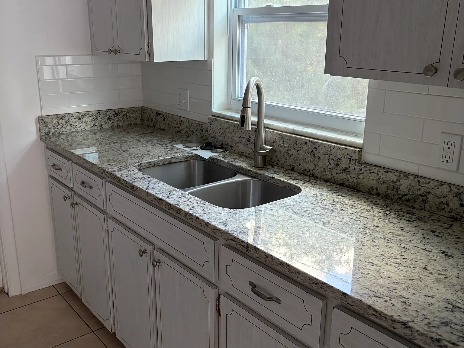 2 bed, 1000 sqft, $1,500 — Photo 2